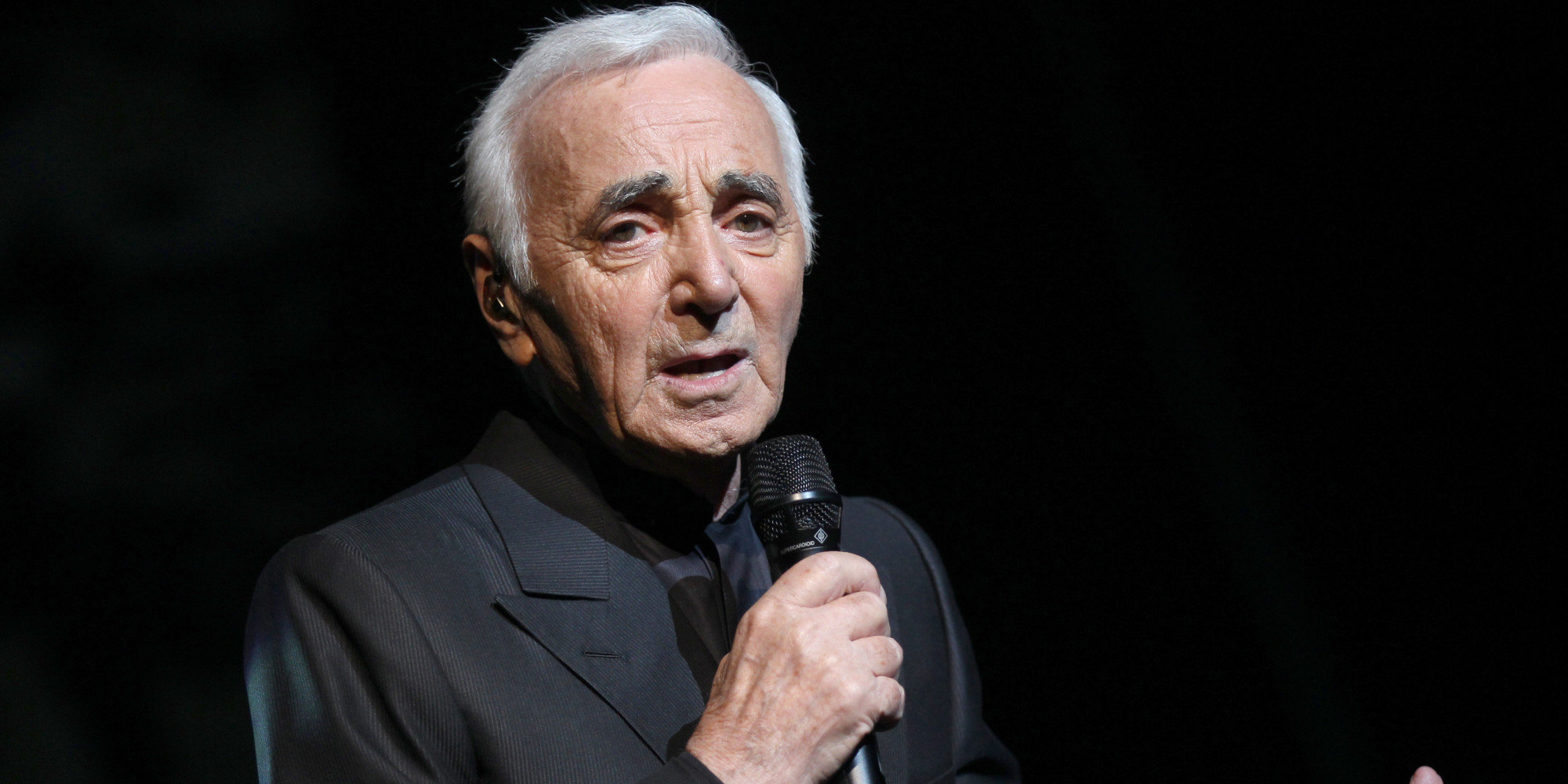 Charles Aznavour nasceu em Paris no dia 22 de maio de 1924. Se estivesse vivo estaria completando 99 anos. Charles Aznavour faleceu no dia 01 de Outubro de 2018 em Alpilles, França. 