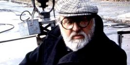 Sergio Leone morreu no dia 30 de abril de 1989 aos 60 anos, quando se preparava para filmar O CERCO DE ESTALINGRADO. Deixou uma contribuição efetiva, pois cada filme seu se constitui numa verdadeira aula de cinema pois Sergio Leone era verdadeiramente colossal!