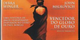 O filme de 1990 dirigido pelo italiano Bernardo Bertolucci, O CÉU QUENOS PROTEGE, com Debra Winger e John Malkovich no elenco . 