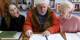 No filme de 2024, O QUARTO AO LADO, Almodóvar resolve falar sobre amizade, juventude e morte. 