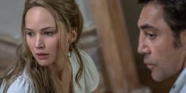 Mas no filme MÃE, a atuação de Jennifer Lawrence é marcante, enquanto que Javier Barden passa a ser apenas um discreto coadjuvante. 