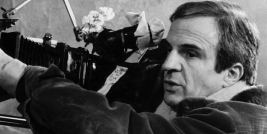 No dia 21 de outubro de 1984 morria o cineasta François Truffaut que se estivesse vivo estaria com 87 anos. Antes de tornar-se um diretor respeitado, o que auxiliou tremendamente essa trajetória bem sucedida foi o fato de ter sido um espectador precoce, pois na infância já demonstrava um latente interesse pelo cinema.