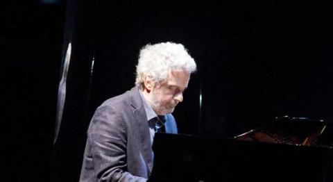Nicola Piovani com aproximadamente 190 trilhas compostas para o cinema, ficaria difícil escolher as mais belas páginas musicais, por isso ficaria mais fácil apontar as preferidas.