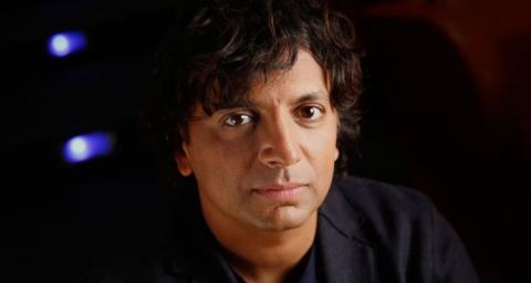 Manoj Nelliattu Shyamalan, conhecido profissionalmente como M. Night Shyamalan que nasceu em Mahé, Pondicherry,Índia, no dia 6 de agosto de 1970.