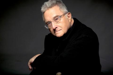 Randy Newman nasceu no dia 28 de novembro de 1943, em Los Angeles, Estados Unidos. Estudou na Universidade da Califórnia sendo sobrinho do conceituado compositor Alfred Newman.