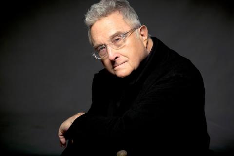 Randy Newman nasceu no dia 28 de novembro de 1943, em Los Angeles, Estados Unidos. Estudou na Universidade da Califórnia sendo sobrinho do conceituado compositor Alfred Newman. 