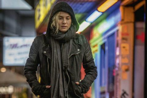 O filme mostra uma alemã Katja ( Diane Kruger que é casada com o turco Nuri ( Numan Acar), que depois de cumprir pena por tráfico de droga, consegue reestruturar sua vida montando uma agencia de viagens. Ao final de um dia Katja passa na agencia para pegar o marido e o ilho de 8 anos, quando perceber que a rua está interditada. Um atentado a bomba matou o marido e o filho de Katja, não possibilitando nem mesmo o reconhecimento pois as vítimas ficaram em pedaços.