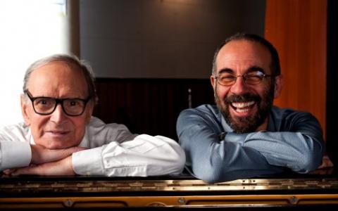Para homenagear o grande Mestre Ennio Morricone, o cineasta Giuseppe Tornatore filmou um documentário sobre a trajetória do compositor e amigo intitulado LO SGUARDO DELLA MUSICA.