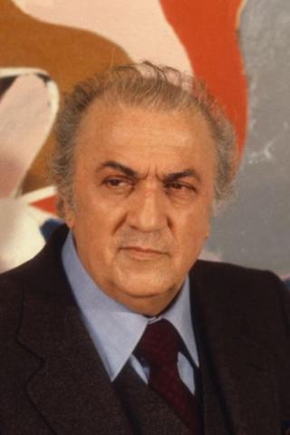 Federico Fellini nasceu em Rimini, Itália, no dia 20 de janeiro de 1920. Faleceu em Roma no dia 31 de outubro de 1993 aos 73 anos. Foram 27 filmes escreveu 53 roteiros E ganhou 65 prêmios. 