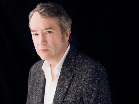  compositor está completando neste dia 18 de novembro, 63 anos atingindo a marca de 100 trilhas compostas. Foi assim que descobri o talentoso e criativo compositor Carter Burwell.