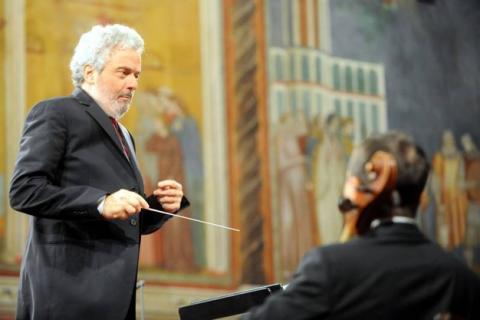 Nicola Piovani regeu a Orquestra Sinfônica Nacional da RAI (Rádio e Televisão Italiana), por ocasião do concerto de Natal, apresentando a sua obra prima a suíte da trilha sonora do filme A Vida É Bela.