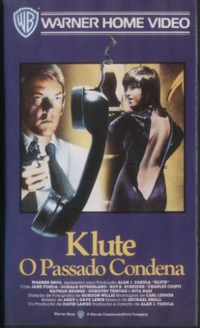 A trilha sonora de Michael Small para o filme KLUTE, O PASSADO CONDENA, pode ser considerado como um de seus melhores trabalhos. O tema de amor é de uma beleza singular com a guitarra chamando o trompete que logo passa a ser acompanhado pela bateria, órgão e cordas produzindo uma melodia de tempero jazzístico característica dos anos setenta.