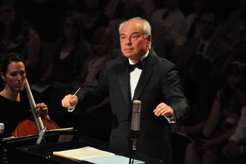 Desde 2003 quem assumiu a regência da Orchestra at Temple Square foi o violinista de renome internacional  Igor Gruppman.