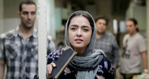 OS IRMÃOS DE LEILA é uma produção iraniana de 2022, que tem a direção do jovem Saeed Roustayi. O talento do cineasta consegue imprimir em 2 horas e 45 minutos o amplo espectro de uma típica família iraniana.