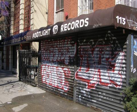 Em junho de 2005 quando a Footlight Records localizada no Village em Nova Iorque resolveu fechar a sua loja física, praticamente deixou de fazer sentido as minhas idas para Nova Iorque.