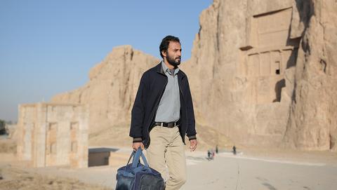 UM HERÓI é o nono filme de Farhadi, mas que seria merecedor da nota máxima, se pelo menos aceitasse o fato de que uma trilha sonora contribuiria para reforçar as cenas do seu filme.
