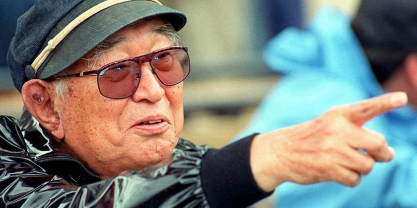O cineasta Akira Kurosawa morreu no dia 06 de setembro de 1998 aos 88 anos, mas sua obra está mais viva do que nunca. Kurosawa realizou 33 filmes ao longo de sua carreira de meio século a serviço do cinema.
