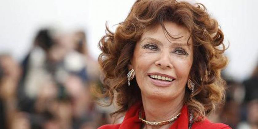 Sophia Vilani Scicolone ou simplesmente Sophia Loren, nasceu em Roma no dia 20 de setembro de 1934. Portanto, por ocasião do seu aniversário vamos homenagear esta que sempre foi considerada como uma musa do cinema italiano.