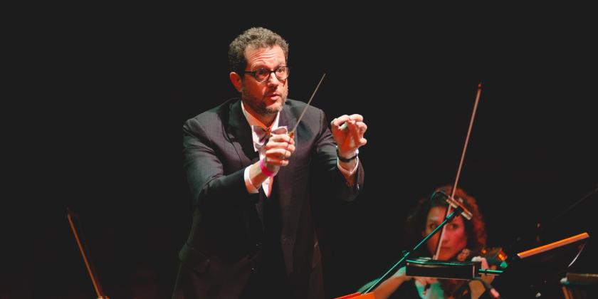 O compositor Michael Giacchino aniversariante deste dia 10 de outubro, homenageado no programa A Música no Cinema.