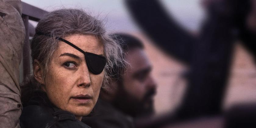  A atriz Rosamund Pike teve um desempenho simplesmente impecável, vivendo a jornalista Marie Colvin, tornando fiel os fatos que marcaram a trajetória daquela profissional. Ao longo do filme, você muitas vezes pode ter a sensação de estar assistindo uma cobertura da CNN, enquanto que não foram muitos os momentos em que seria possível, respirar simplesmente!