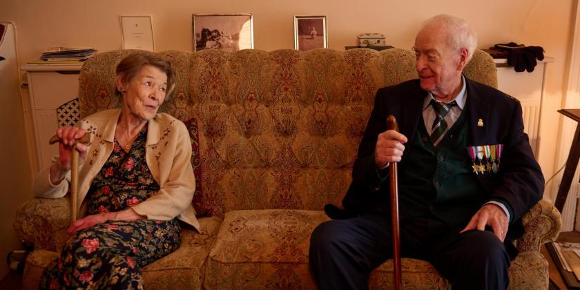 No elenco de A GRANDE FUGA, duas grandes expressões da interpretação, o ator Michael Caine, vivendo o personagem Bernard Jordan, e a atriz Glenda Jackson como sua esposa Irene.