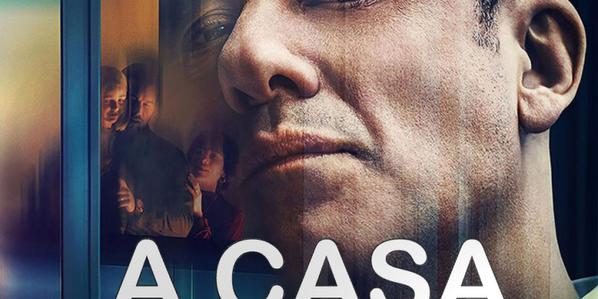 A CASA é o título do terceiro longa metragem da dupla de irmãos David e Alex Pastor, dois jovens cineastas catalães que também assinam o roteiro desse instigante suspense psicológico. Javier é um publicitário talentoso, porém extremamente temperamental e que uma vez desempregado, tem dificuldades para se recolocar no mercado de trabalho.