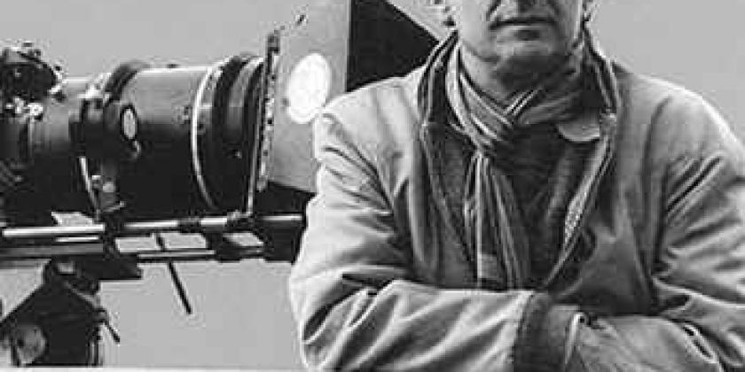 François Truffaut nasceu em Paris no dia 06 de fevereiro de 1932 e morreu no dia 21 de outubro de 1984 aos 52 anos. Como ator esteve em cena 16 vezes, escreveu 36  roteiros e dirigiu  28 filmes. Ganhou 31 prêmios e foi indicado para outros 25. Foi destacada a importância e o tratamento que Truffaut dispensou à trilha sonora em seus filmes.