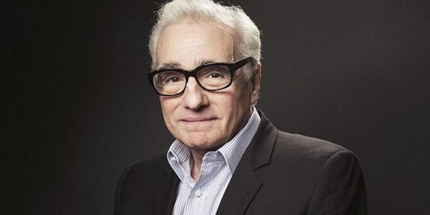 Martin Scorsese vem de uma família de classe média de origem italiana, Martin Scorsese nasceu no bairro nova-iorquino de Queens no dia 17 de novembro de 1942. Ele cursou cinema na Universidade de Nova York, na época de estudante, seus curtas fizeram grande sucesso no meio cinematográfico, rendendo-lhe um convite do famoso produtor Roger Corman para dirigir Sexy e Marginalem 1972.