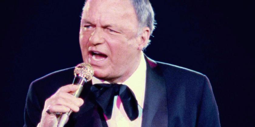 FRANK SINATRA CANTANDO 'I'VE GOT YOU UNDER MY SKIN'.